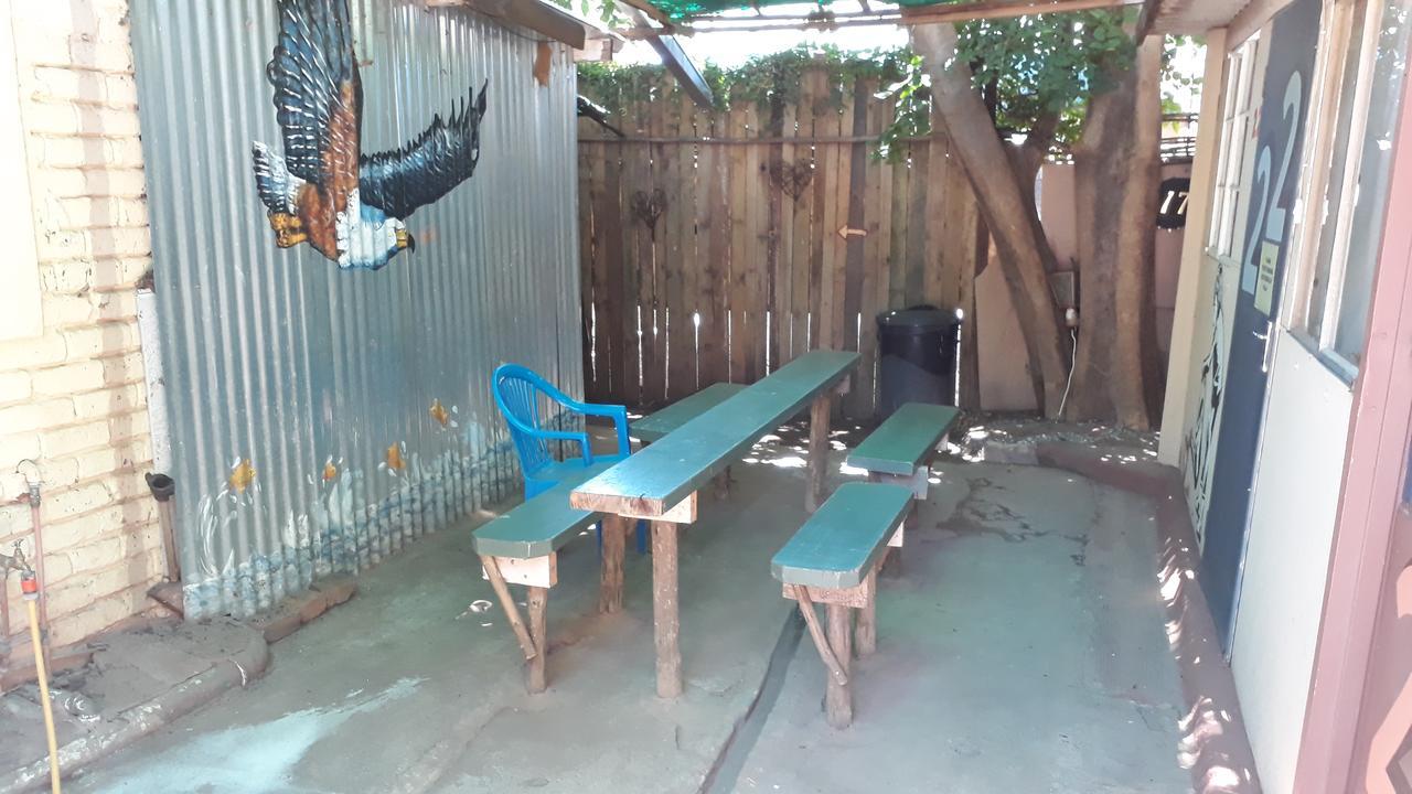 Paljas Backpackers Otel Potchefstroom Dış mekan fotoğraf