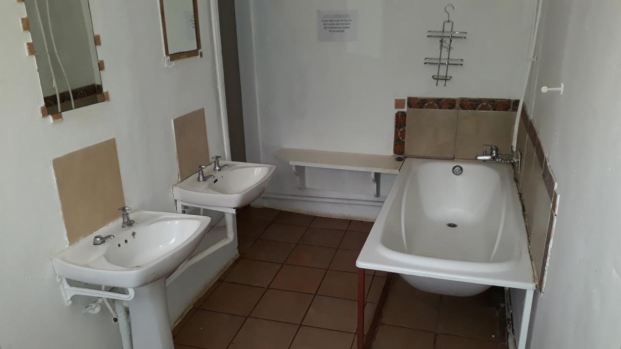 Paljas Backpackers Otel Potchefstroom Dış mekan fotoğraf