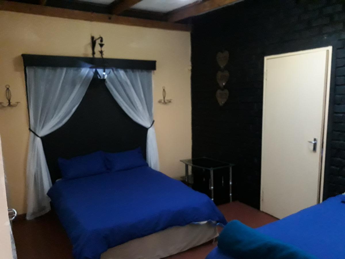 Paljas Backpackers Otel Potchefstroom Dış mekan fotoğraf