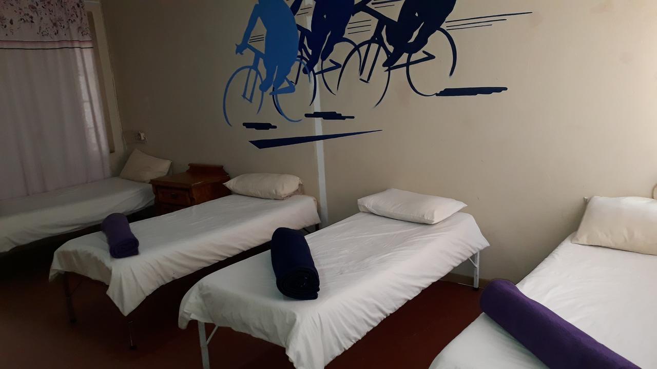 Paljas Backpackers Otel Potchefstroom Dış mekan fotoğraf